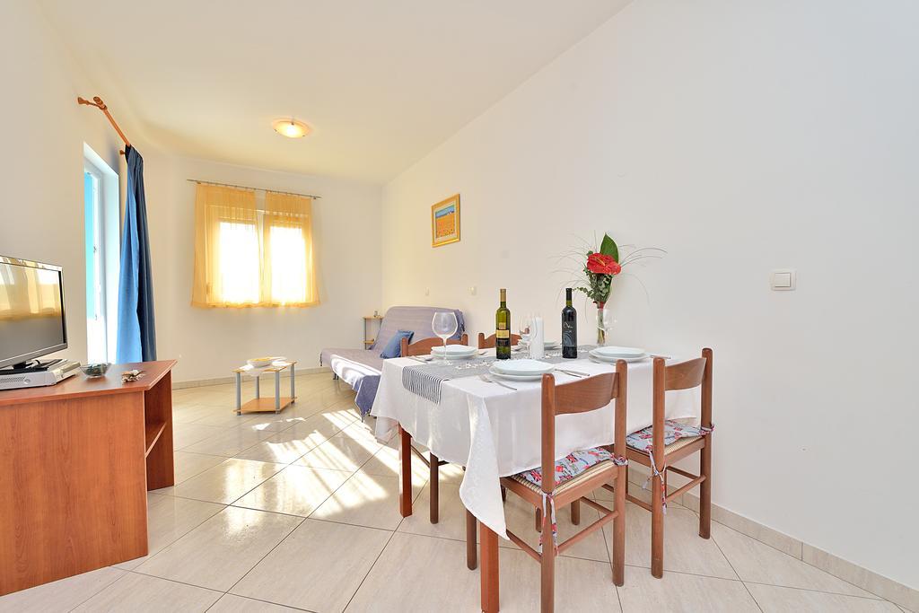 Sara Apartments 돈제페트레케인 객실 사진